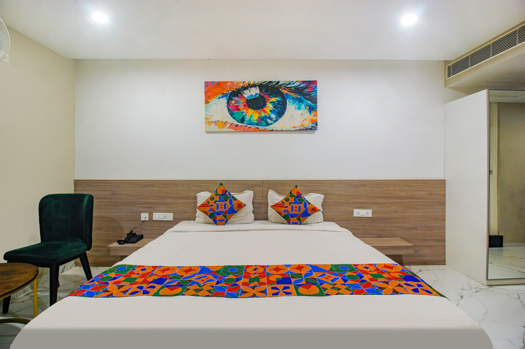 FabHotel SSR Fern Suites - 100M from GSM Mall Madeenaguda