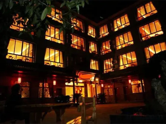 Nongyue Emei Shanju Hostel