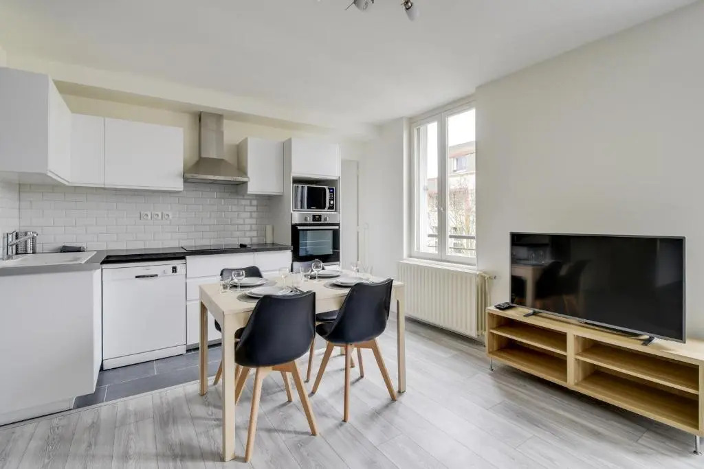 Chic and spacious apart with parking