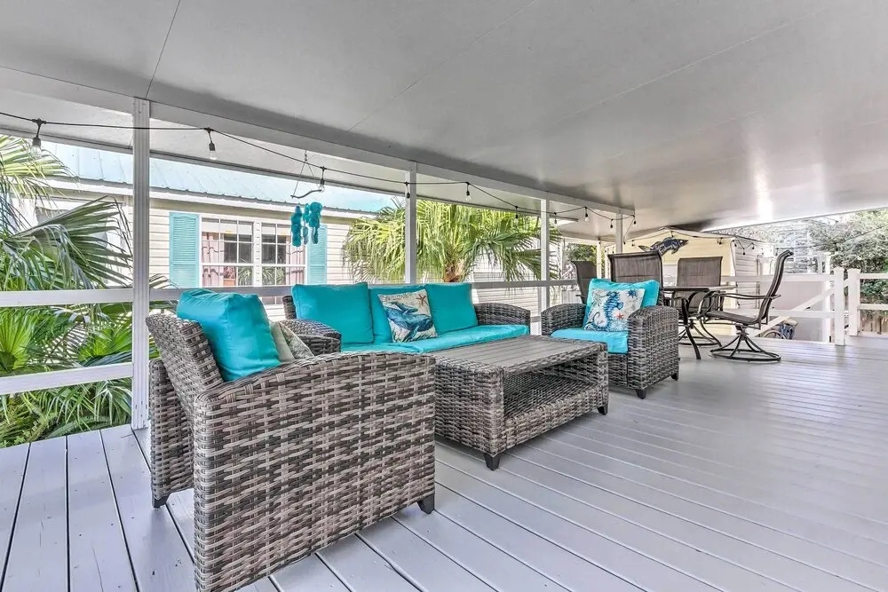 Walk to Beach: Miramar Tropical Cabana w/ Deck!