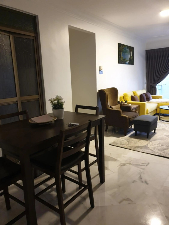 5-Bedroom Family Apartment