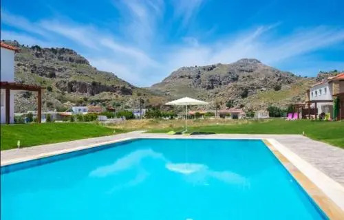 Kolympia Family Pool House