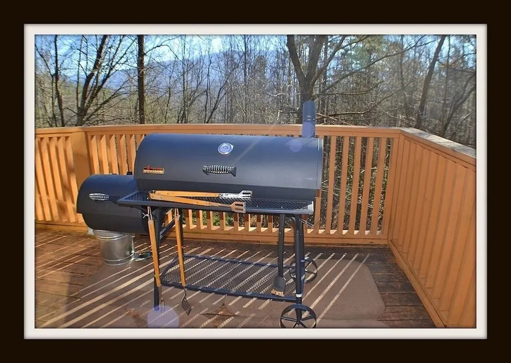 Rast Court Cabin 1016 - 4 Br cabin by RedAwning