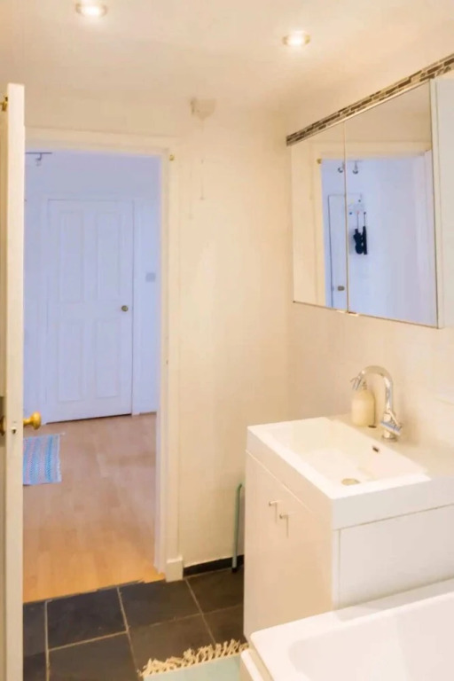 Charming 3 Bedroom Apartment in the Heart of Vibrant Old Town