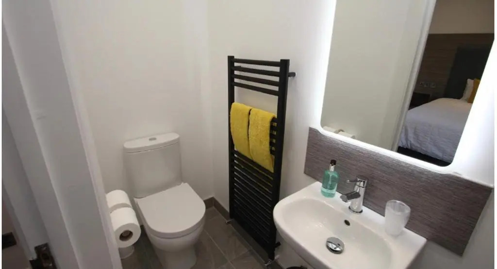 Guest Rooms @ 128