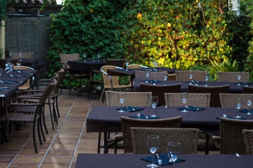 LARGOLLA HOTEL-Pizzeria