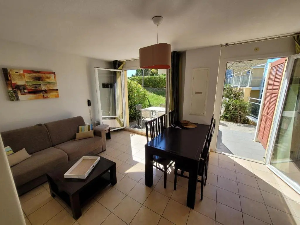A 500 mètres des plages et du port du brusc, Les terrasses des embiez avec piscine et spa