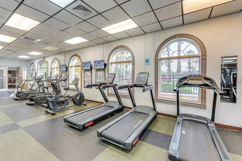 9 Mi to Disney: Gated Resort Escape w/ Pool Access