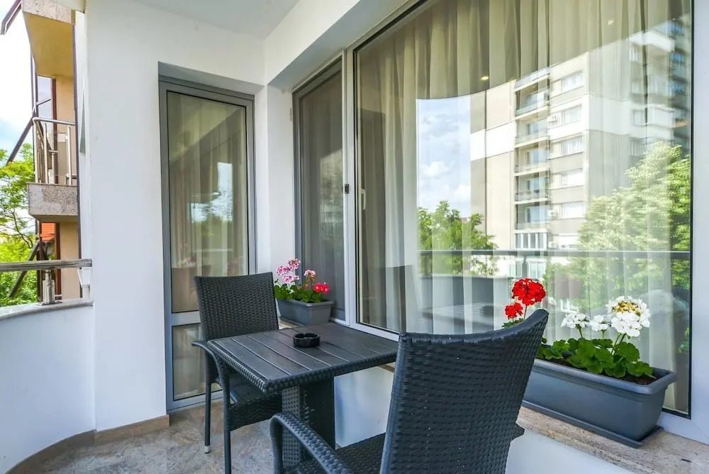 FM Deluxe 1-BDR Apartment with Parking - The M Place