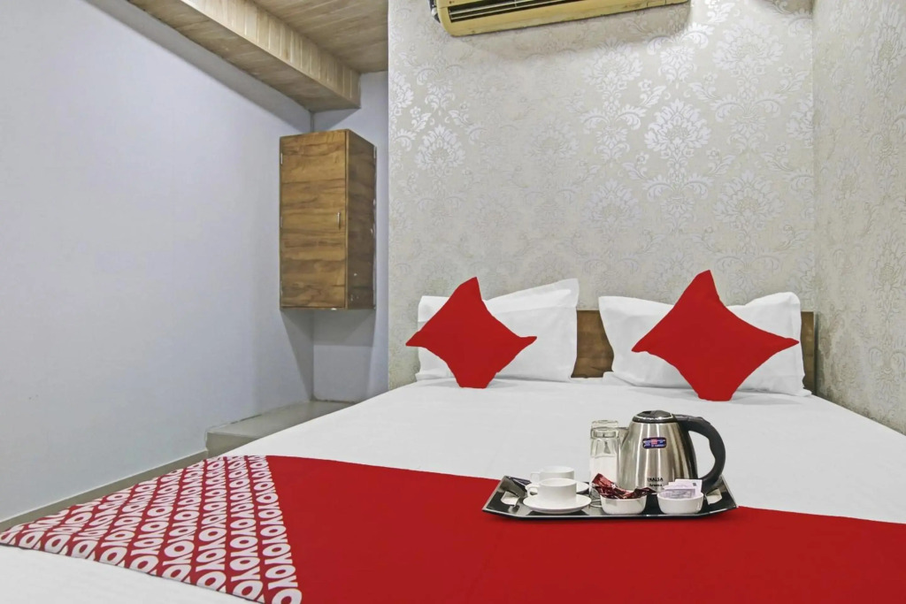 OYO Flagship 70389 Sr Residency