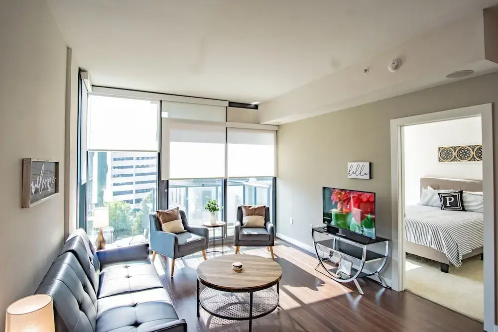 High Rise 2 Bedroom apartment in a Great location 2 Apts by RedAwning