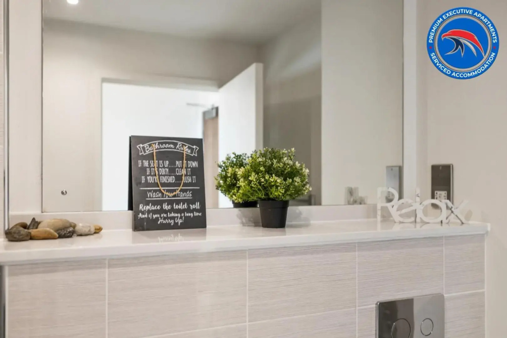 LONG STAYS - 30 AND 15 PERCENT OFF MONTHLY & WEEKLY STAYS, PERFECT FOR BUSINESS, FAMILIES, RELOCATIONS AND LEISURE- Book Today at Premium Executive Serviced Apartments - Birmingham City Center - WestGate, 1 Bed Apt, FREE WI-FI