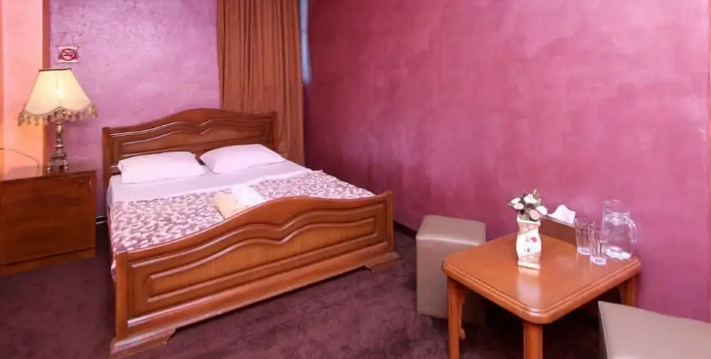 HOTEL N1