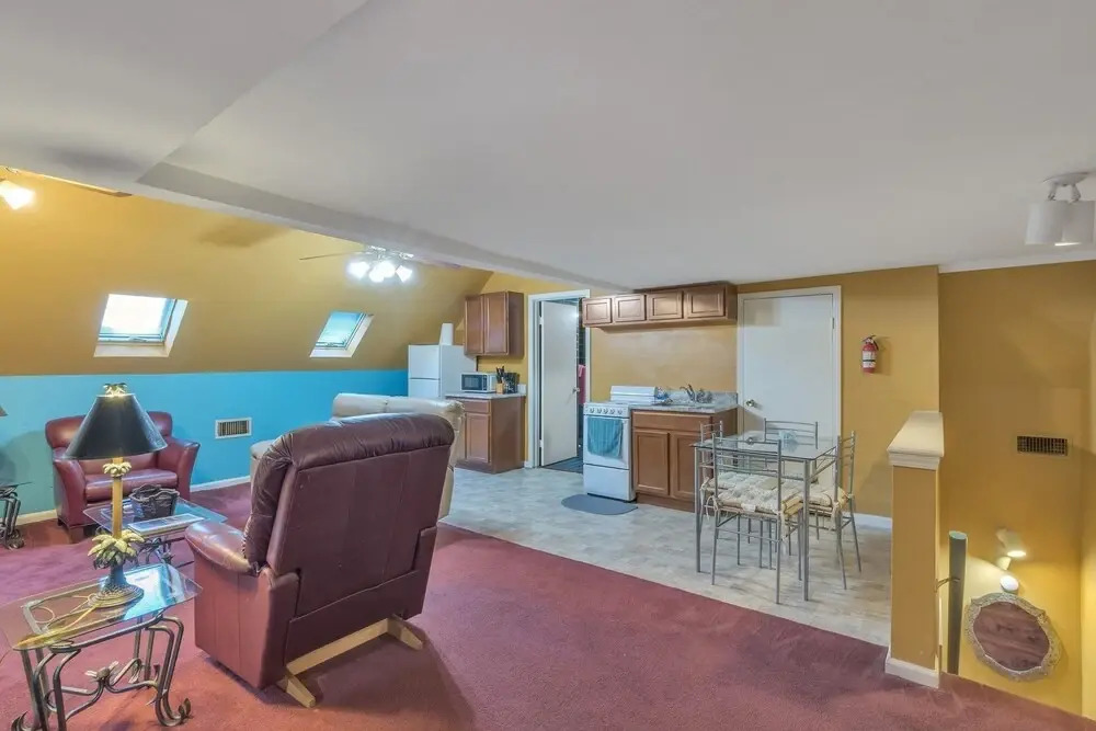 Cute Apartment In The Heart Of The City 2 Bedroom Apts by RedAwning