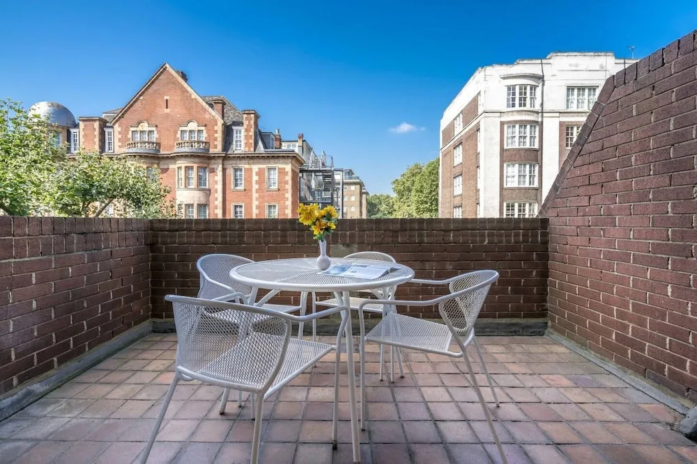 Elegant 3 Bedroom Flat Close to Kensington Garden