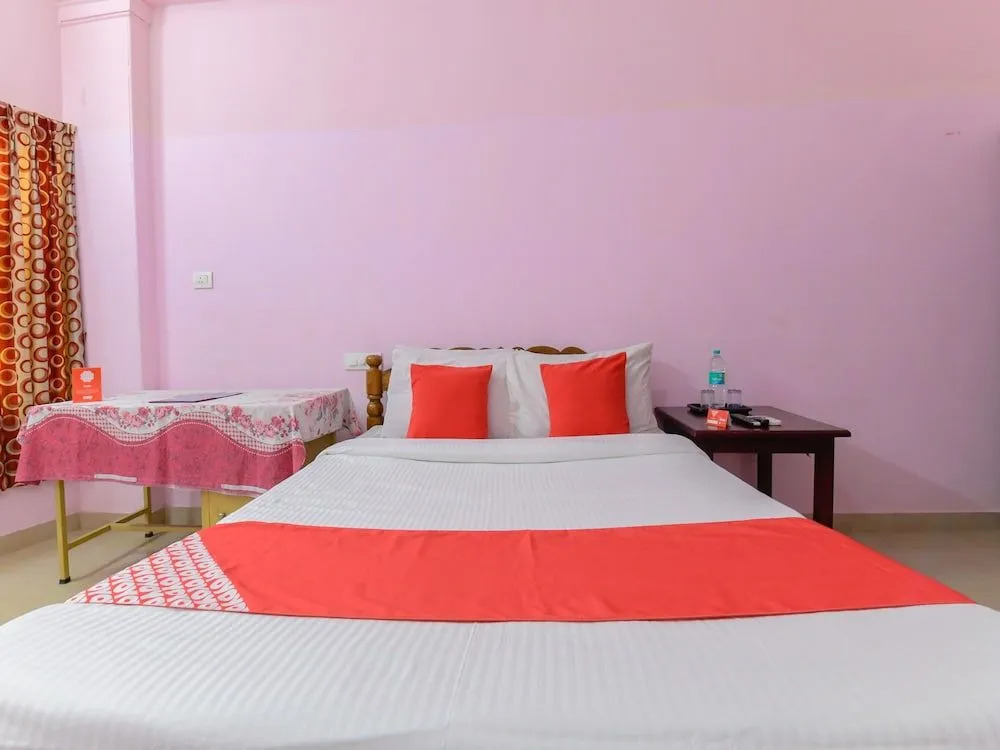 OYO 11529 Diamond Residency
