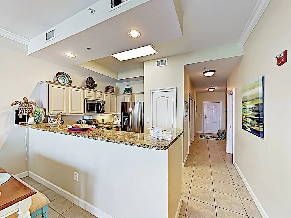 New Listing! Ocean W/ Pool & Rooftop Terrace 3 Bedroom Condo