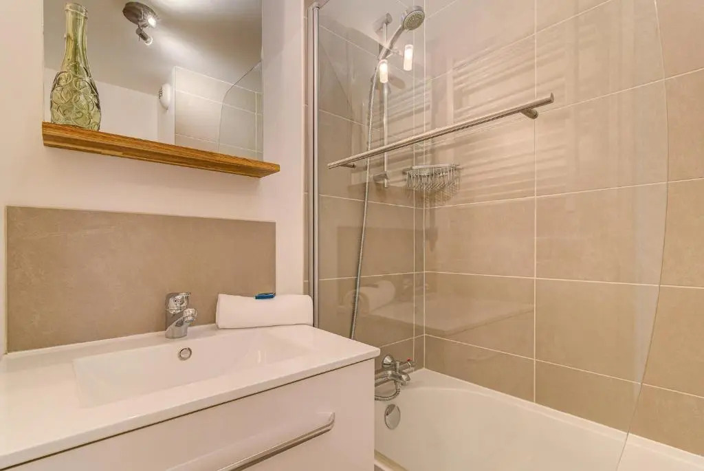 Apartment Fermes du Montenvers B11 - Alpes Travel - Central Chamonix - sleeps 4-5