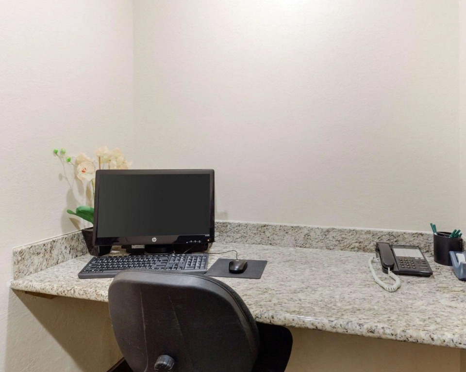 Quality Suites Houston NW Cy-Fair