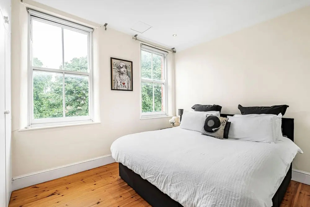 Stylish 1BR Kensington Home With Balcony