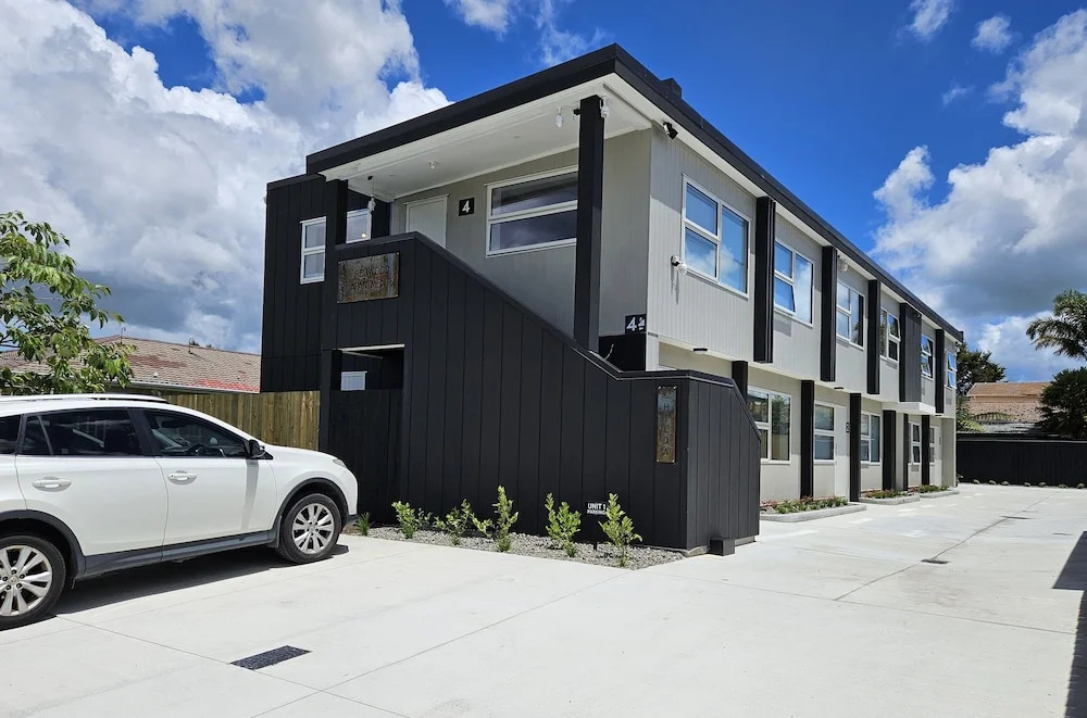 Redwood Apartments