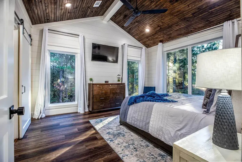 'painted Sky' Modern Broken Bow Cabin w/ Hot Tub!