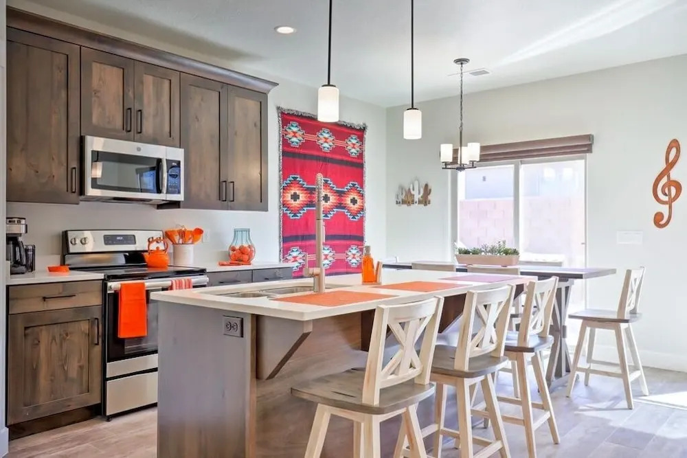 Luxurious End Unit W/ Pool, Hot Tub & Firepit 3 Bedroom Condo