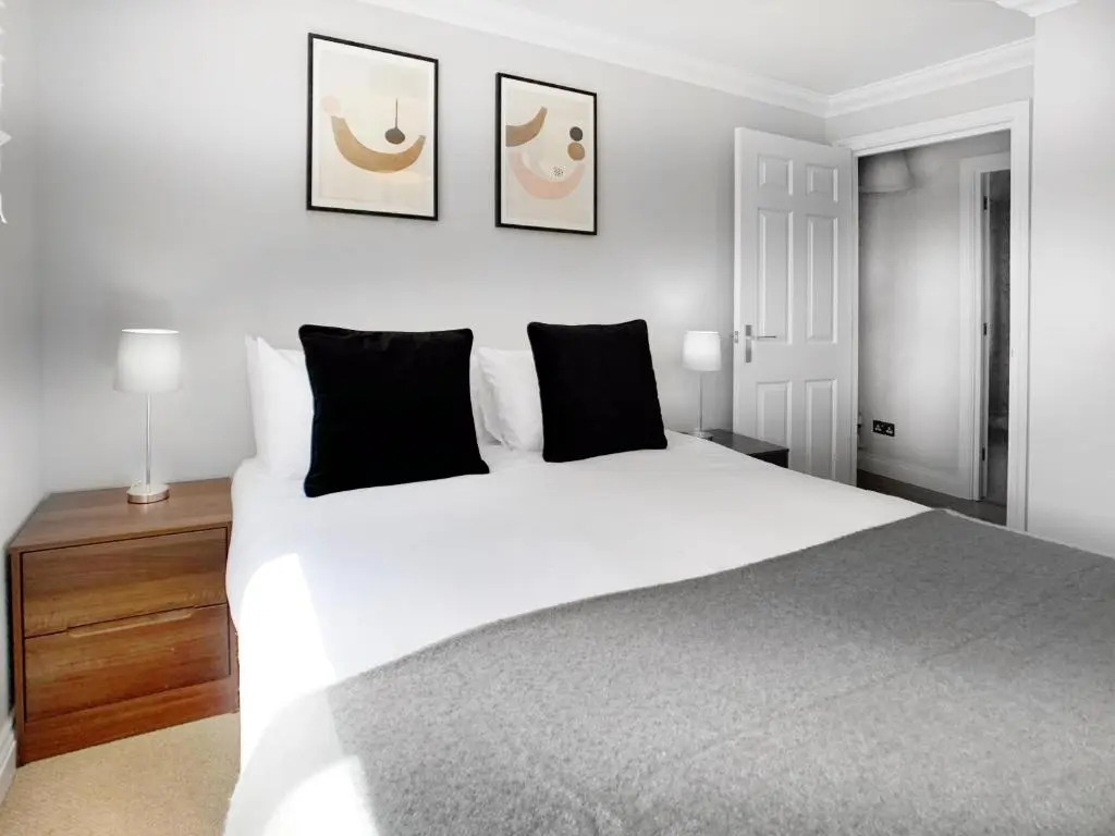 Wokingham - 2 bed with parking