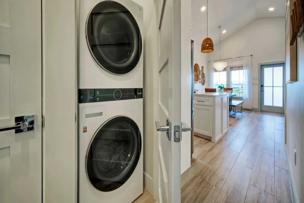 Sleeps 24 2 Homes, Walk to the Beach, Private Pools, Fire Pit, Modern Design