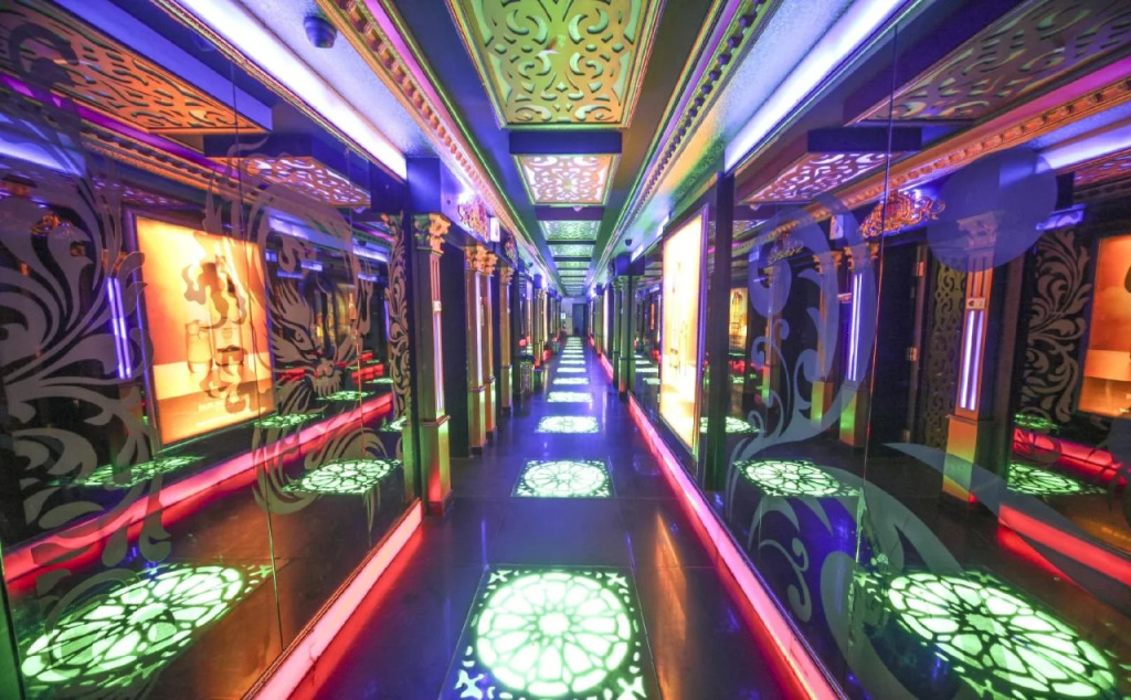 New Hollywood Hotel