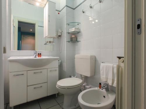 with FREE PARKING - con Parcheggio incluso - The Boheme Navigli - Quiet & comfy vintage Junior Suite