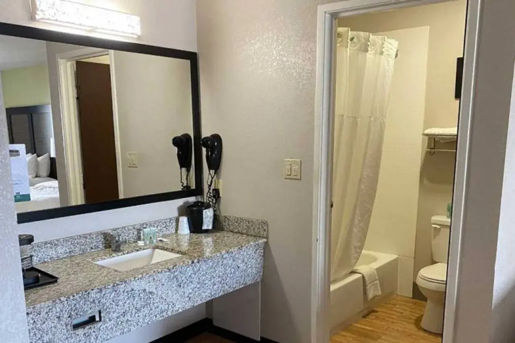 Motel 6 Lancaster