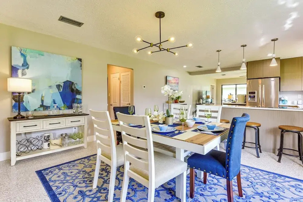 3 Mi to Downtown Bradenton: Family Home w/ Yard!