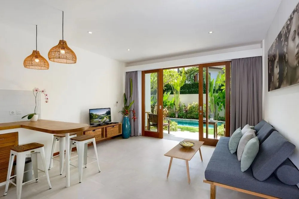 Echo Beach Villa and Apartment