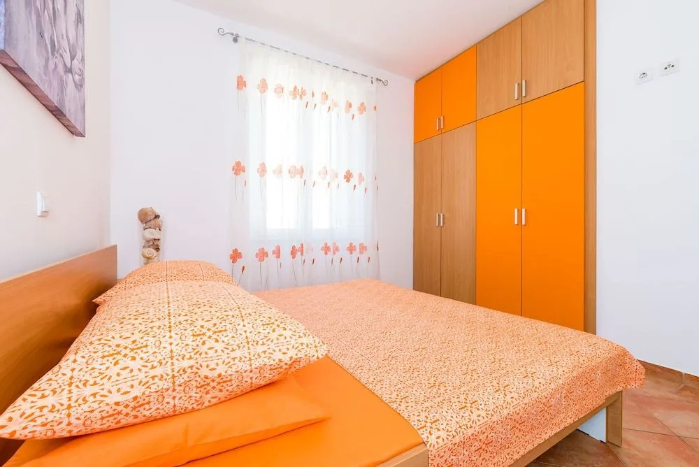 Apartments & Room Frane