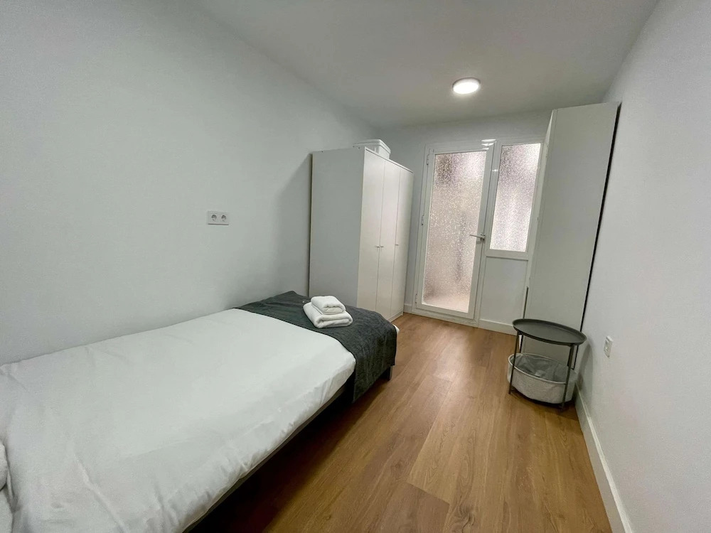 Studio 2 Bed-1 Bathroom for 3 NO Terrace F-3