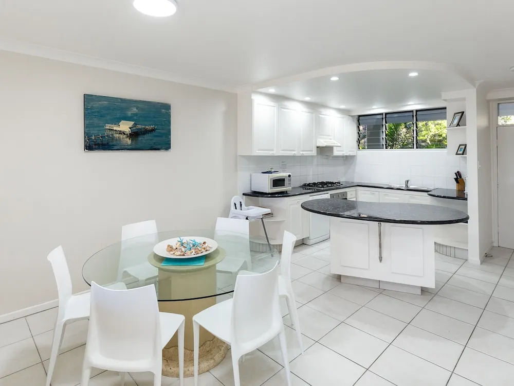 Lagoon Beachfront Lodge 005 on Hamilton Island by HamoRent