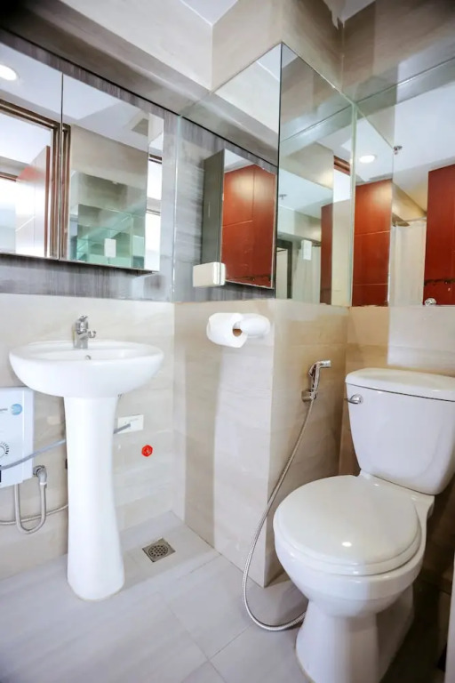 Gilmore Tower Suites By SMS Hospitality