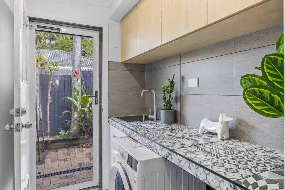 Trendy 2-bed Home With Outdoor Entertainment