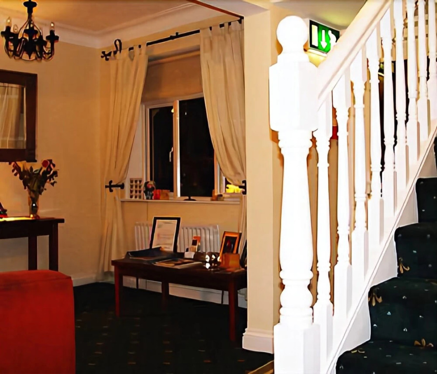 Annandale House