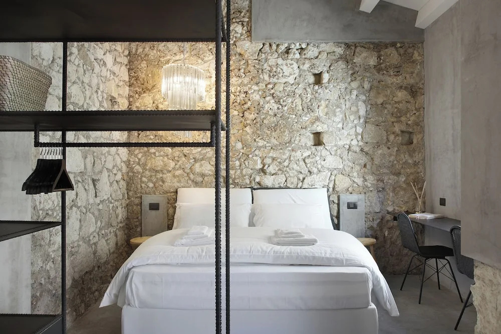 ISONZO SUITES