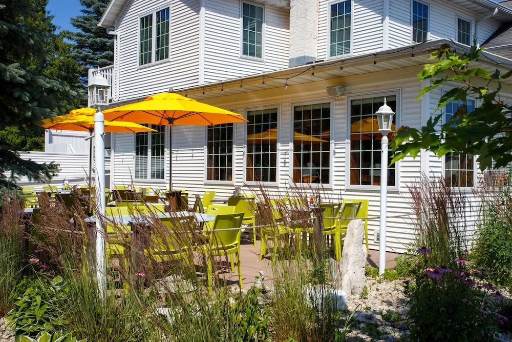 Julies Park Cafe & Motel