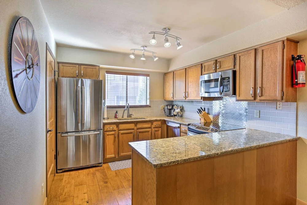 Park Place Deer Camp Condo: Ski-In, Walk To Main St, Lift