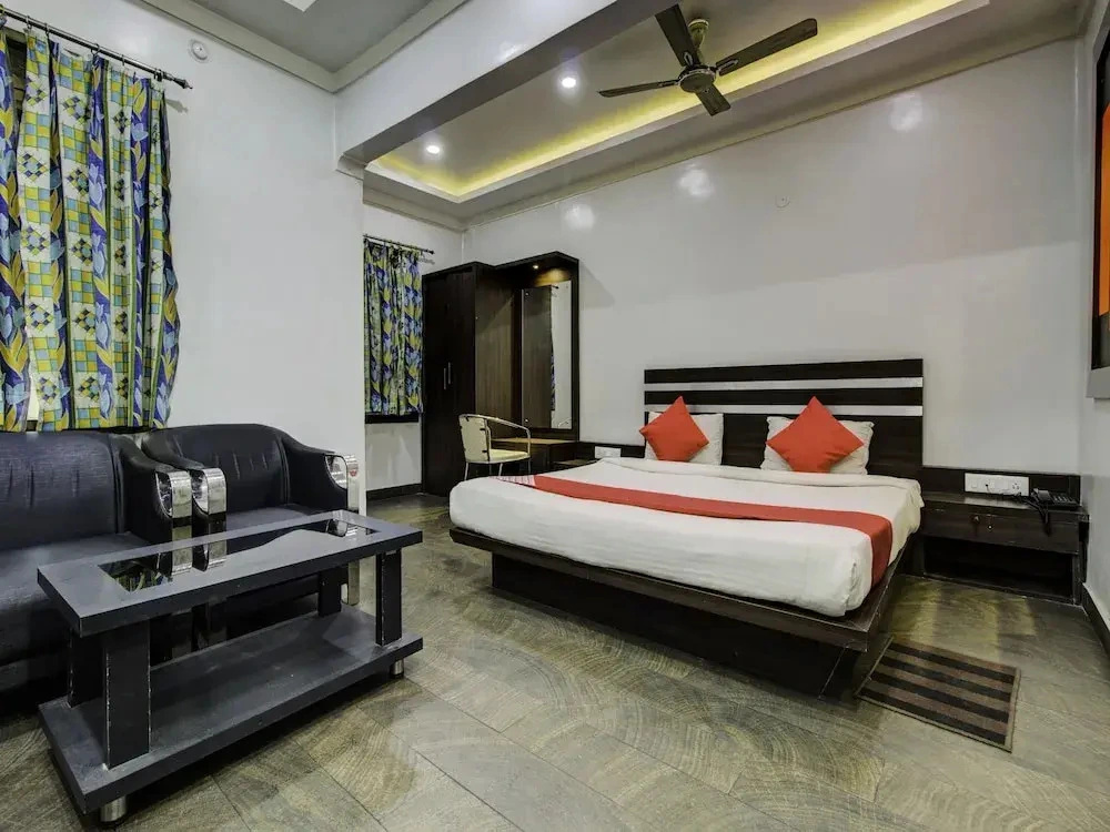 Savoy Hotel By OYO Rooms
