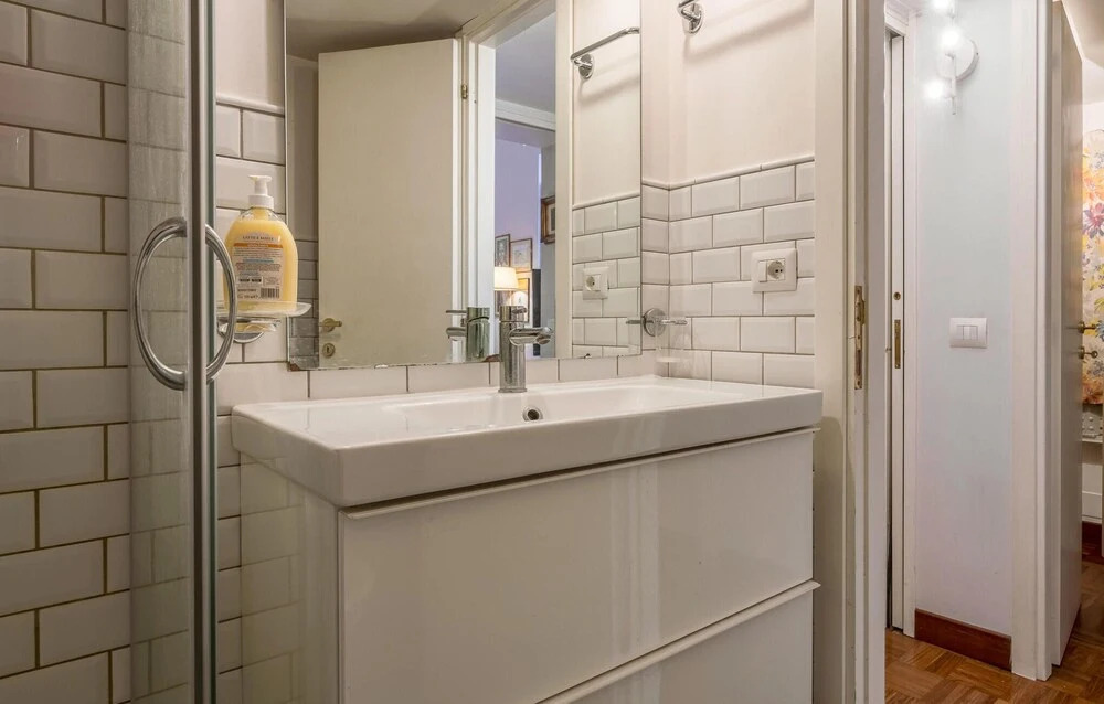 Amazing Apartment in Roma With Wifi and 2 Bedrooms