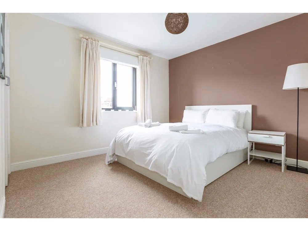 Central Flat in Londons Battersea Sleeps 6