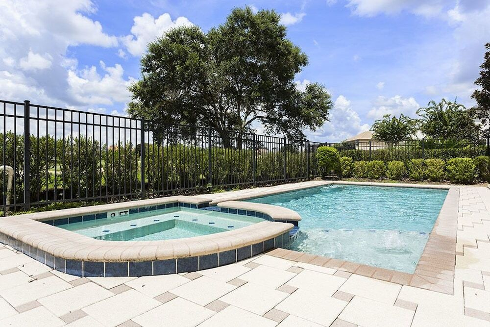 Terrific 5 bed home with a cinima & pool