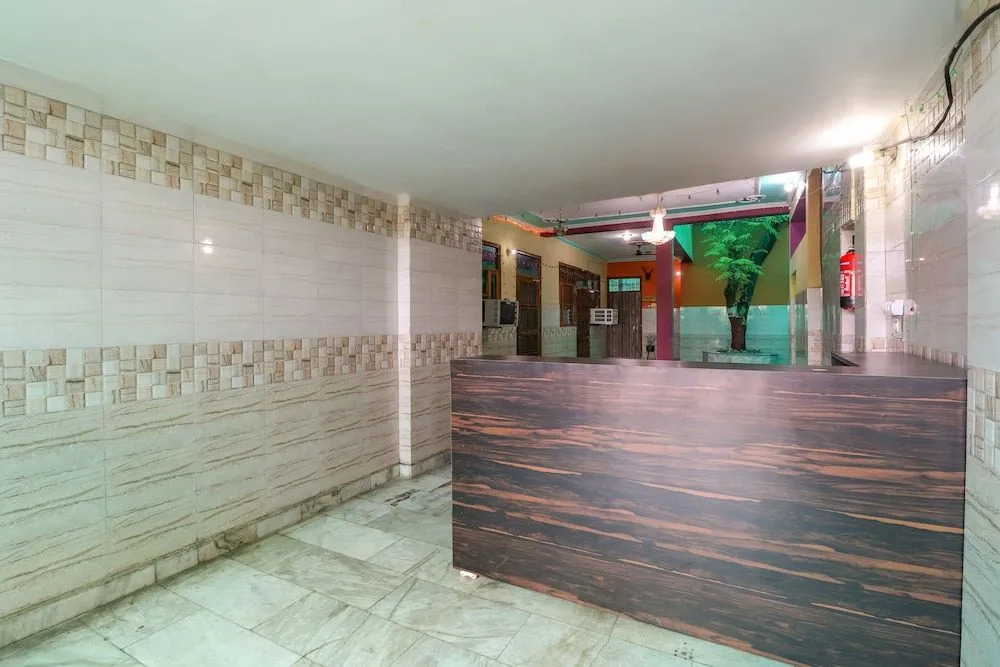OYO Flagship 49061 Dev Hotel & Restaurant
