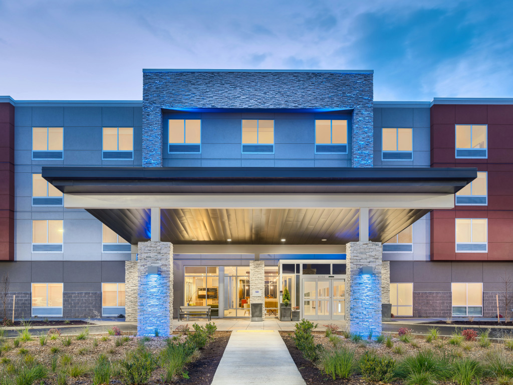Holiday Inn Express & Suites Salem North - Keizer by IHG
