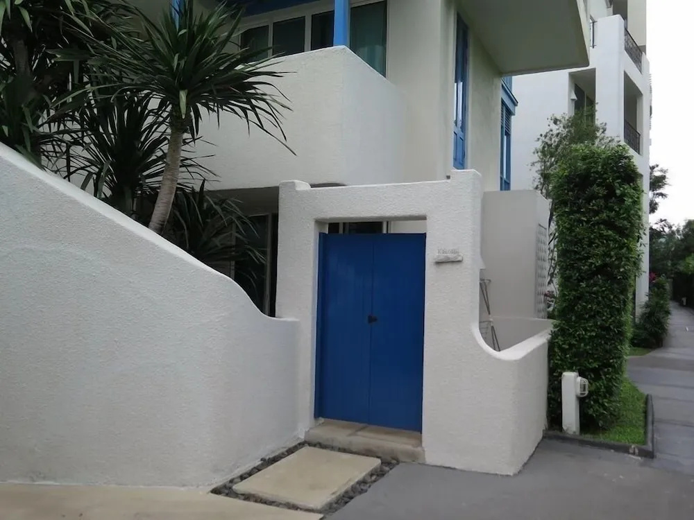 Chelona huahin beachfront resort condo